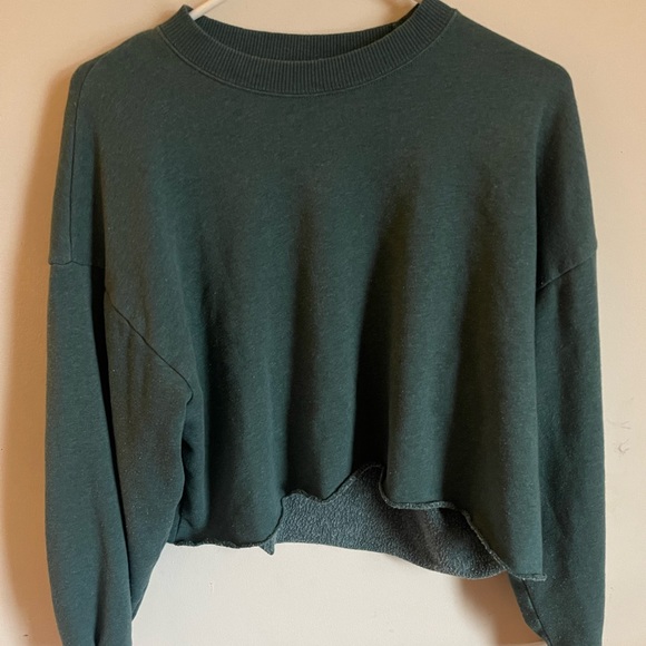 American Eagle Outfitters Tops - GUC American Eagle Hunter Green Distressed Crop Sweatshirt Women’s Sz M